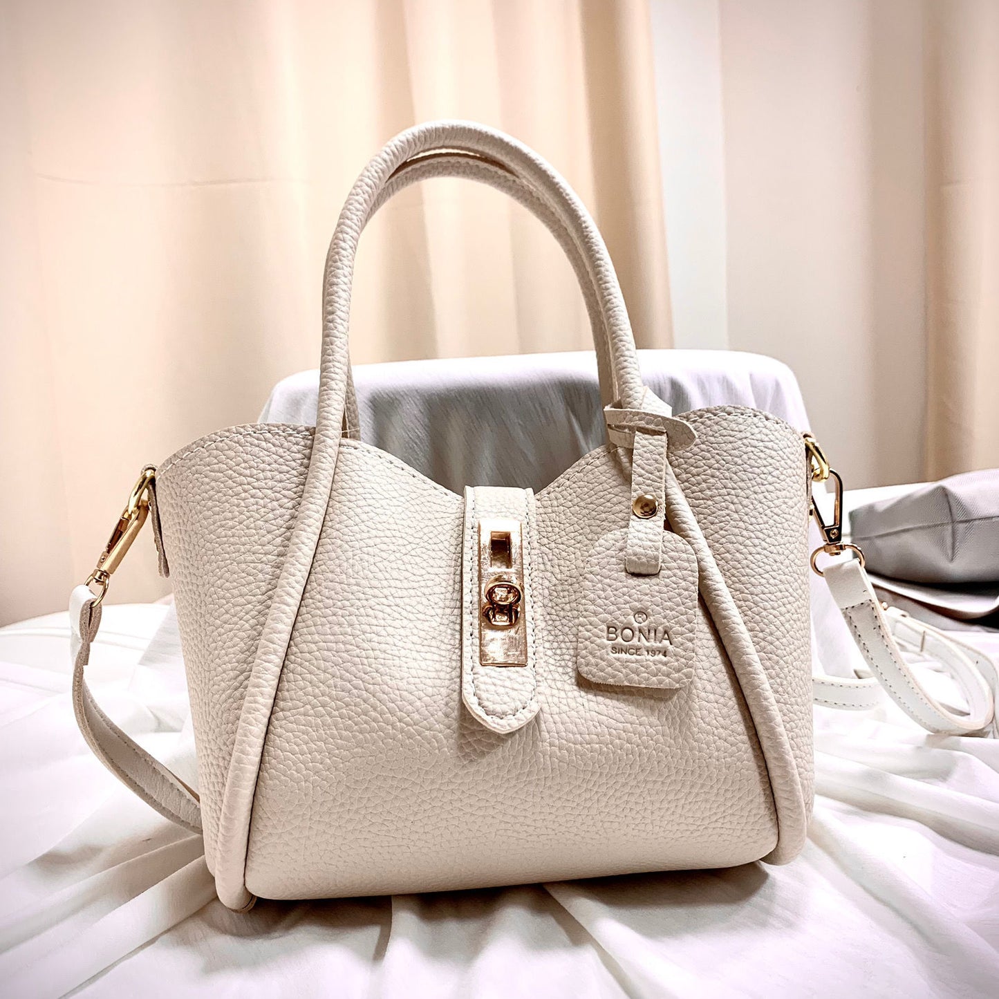 Elegant Ivory Litchi-Pattern Handbag with Gold Lock & Silk Scarf Strap